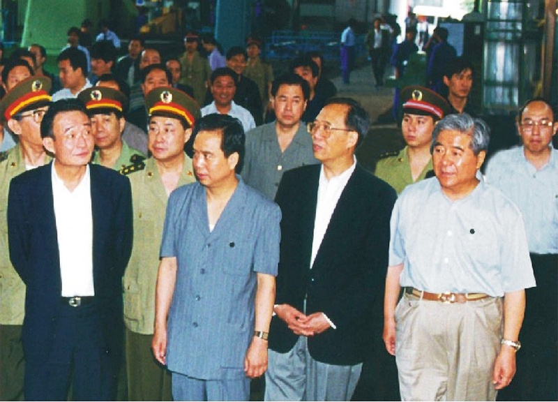 1999年党和国家领导人吴邦国、曾培炎、陕西省领导李建国、程安东来beats365·(中国区)唯一官方网站视察
